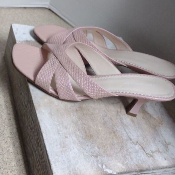 👍 Naturalizer Sandals Kitten Heel Leather Size 9 Wide. A14 - Picture 3 of 7